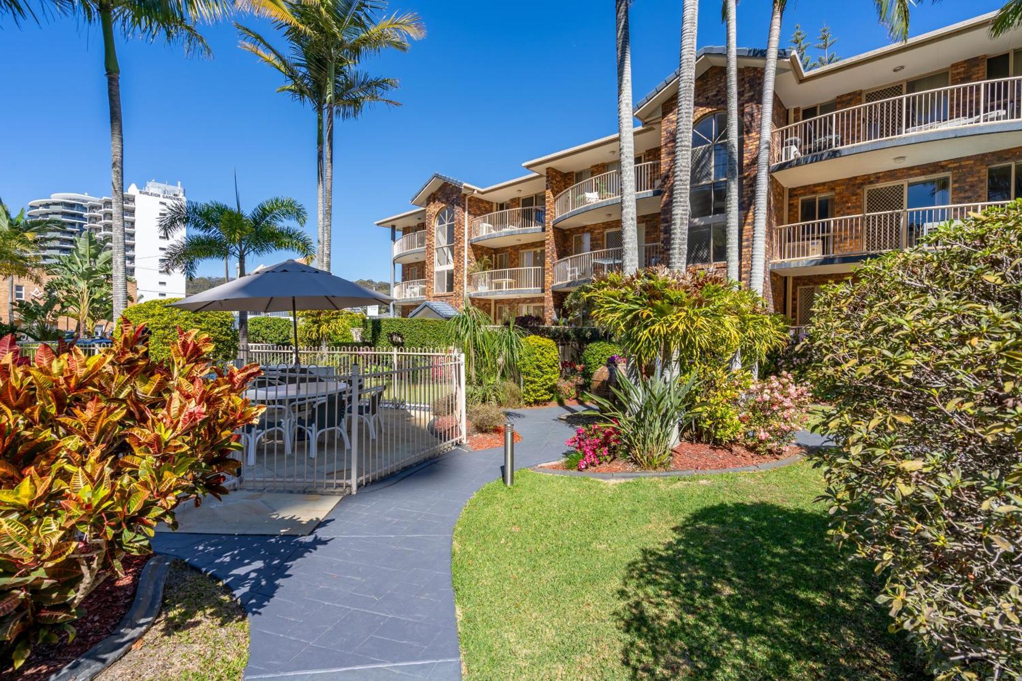 Oceanside Cove Aparthotel Gold Coast Exterior photo